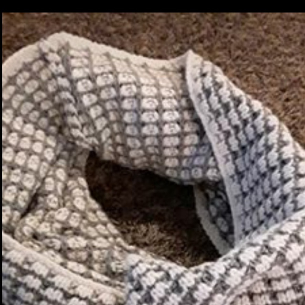 Gap infinity scarf